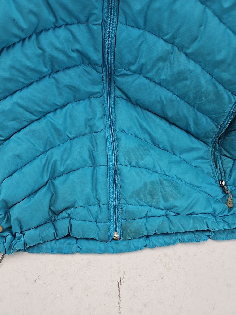 Patagonia Women's Turquoise Blue Puffer Jacket with Hood Stained - Picture 4 of 10